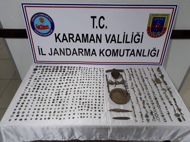 Elindeki poşetten tarihi sikke ve objeler çıktı