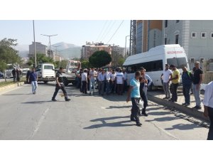 Yolcu minibüsü ile otomobil çarpıştı: 12 yaralı
