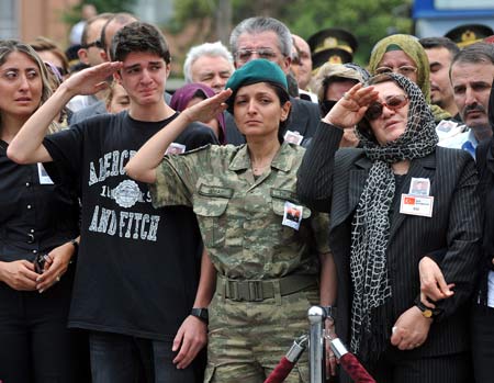 Şehit Albay Sungur'a son veda