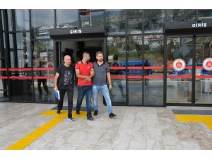 Alanya’da uyuşturucu operasyonuna 2 tutuklama