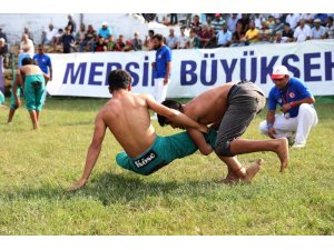 Çamlıyayla Karakucak Güreşleri ile şenlendi