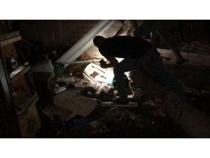 Lüks cip zeytinci dükkanına daldı: 2 ölü