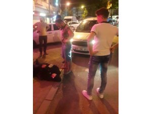Otomobille elektrikli bisiklet çarpıştı: 2 yaralı