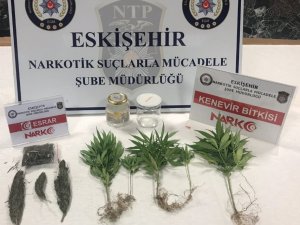 Eskişehir Narkotim kente uyuşturucu sokmaya çalışan şahısları yakaladı