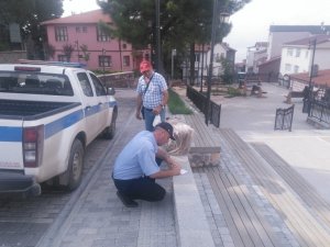 İzmit Zabıtası’ndan 51 seyyar satıcıya işlem