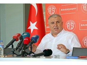 Antalyaspor Başkanı ‘Gülerek gidiyorum’ diyerek istifa etti
