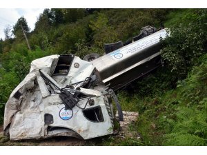 Tanker uçuruma yuvarlandı