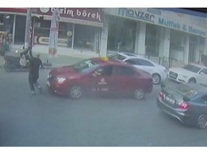 Taksici yayaya çarptı, metrelerce havaya böyle savurdu