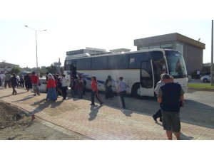 Servis otobüsü yüksek gerilim kablosuna çarptı