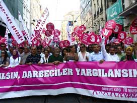 'Darbeye karşı 70 milyon adım' attılar