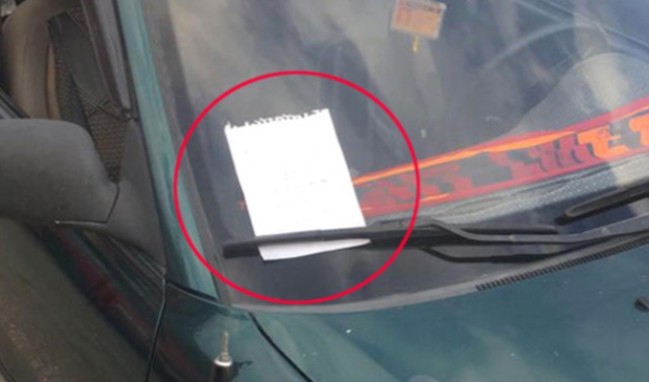 Çarptığı araca öyle bir not bıraktı ki...