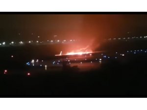 Rus uçağı pistten çıkarak yandı, THY geri döndü