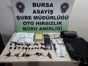 Azılı otomobil hırsızları tutuklandı