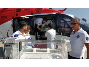 Kalbi duran yeni doğmuş bebeğin imdadına ambulans helikopter yetişti