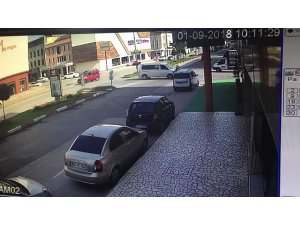 Motosiklet ile minibüs böyle çarpıştı