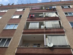 Ocakta unutulan yemek yangın çıkarttı