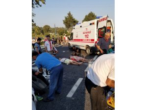 Otomobil tur otobüsüne çarptı: 5 yaralı