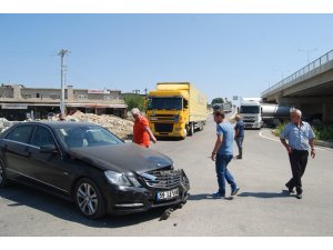 Otomobilin çarptığı motosiklette karı koca yaralandı