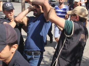 Korsan gösteride taş silah sayıldı, ceza yağdı