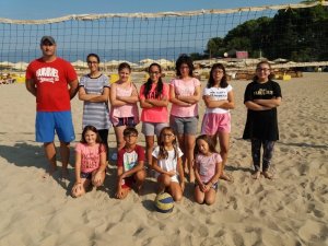 Burhaniye’de plajda voleyyol kursu