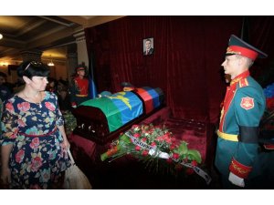 Ukrayna’da 200 bin kişi Zaharçenko’nun cenaze törenine katıldı