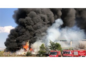 Denizli'de depo yangını