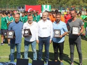 Bursaspor ve Başakşehir şampiyon