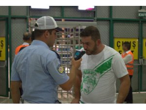 Bursaspor-Beşiktaş maçında taraftara alkol kontrolü