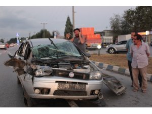 “U” dönüşü yapmak isteyen kamyonla otomobil çarpıştı. 1 yaralı