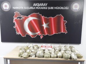 Sahte askeri kimlikle uyuşturucu kaçakçılığı yaparken yakalandı