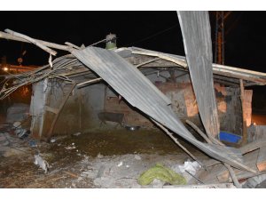 Malatya'da kontrolden çıkan kepçe evin bahçesine girdi: 1 ölü, 3 yaralı