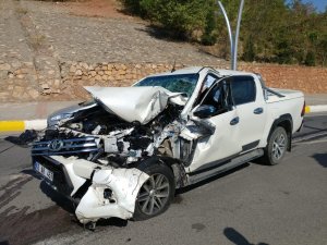 Tunceli’de kamyonet refüjdeki işçilere çarptı: 5 yaralı