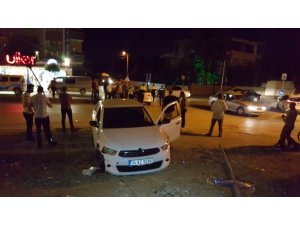 İki otomobil çarpıştı: 2 yaralı