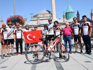 Bisikletçiler bayrağı Isparta’ya ulaştırdı