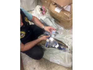 İstanbul’da 2 bin 237 kaçak kol saati ve güneş gözlüğü ele geçirildi