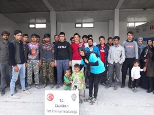 Çaldıran’da 27 kaçak şahıs yakalandı