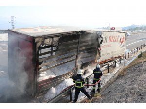 Bolu’da seyir halindeki tırın dorsesinde yangın