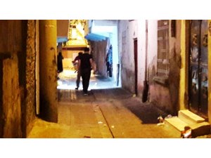 Diyarbakır’da ev baskını: 2 yaralı