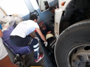 Rot - balans yapılan tırın altında kaldı