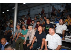 Köseköy Atesşspor kupayı kaldırdı