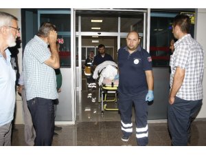 Traktör devrildi: 2 kişi yaralı