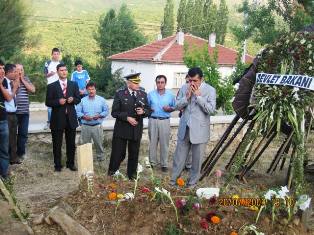 Vali Doğan Şehit ailesini ziyaret etti