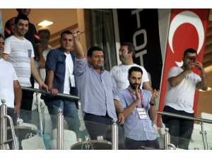 Antalyaspor’da Başkan Öztürk’e taraftarlardan destek