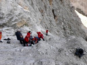 Nefes kesen operasyonla kurtarılan paraşütçü dağa böyle çakılmış
