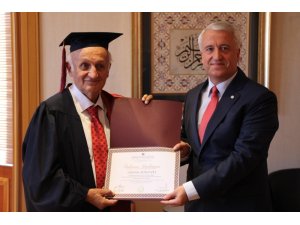 50 yıllık hayalini Açıköğretim Sistemi ile gerçekleştirdi