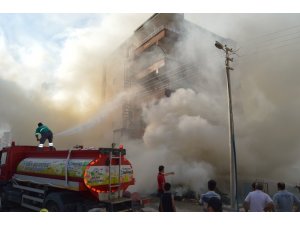 Odun yangını binaya sıçradı