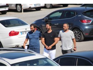 Sahte kimliğin sahibi de aranan şahıs çıkınca yakayı ele verdi