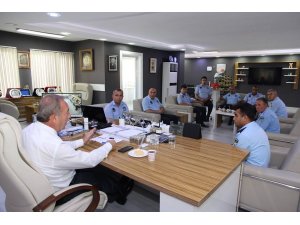Zabıtalara pastalı kutlama