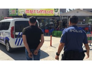 Babasının yanına gitmek isteyen kardeşine işkence yaptı