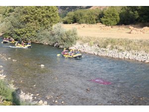 Bir zamanlar terörle anılan Çatak’ta rafting heyecanı